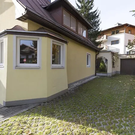 アパート Struber